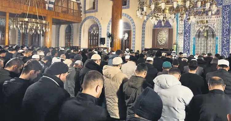 81 ilde Filistin için sabah namazı buluşması