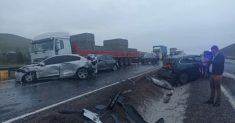Aksaray’da yolcu otobüsü kontrolden çıktı: 10 araca çarparak durabildi!