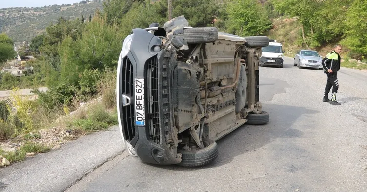 Alanya’da sürücüsünün direksiyon hakimiyetini kaybettiği araç yan yattı