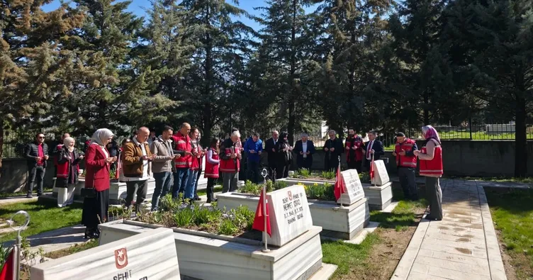 Amasya’da şehit kabirlerinde bayram hazırlığı