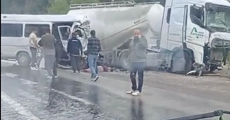 Antalya-Isparta kara yolunda feci kaza: 7 kişi hayatını kaybetti