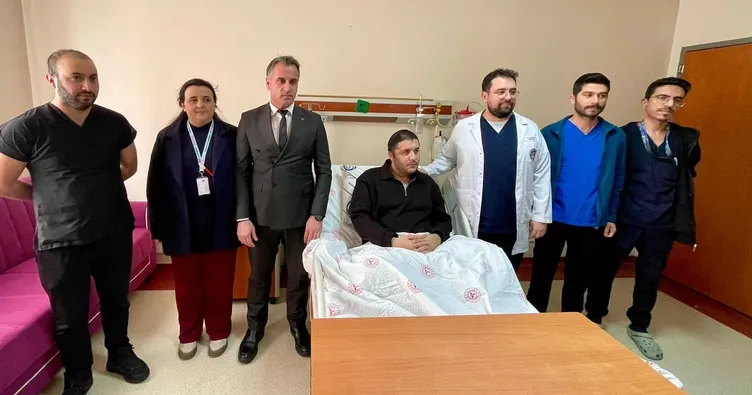 Ardahan’da zamanla yarışan doktorlar genç hastayı hayata bağladı