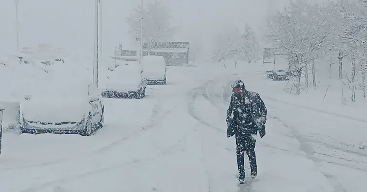 Bahar beklenirken kış bastırdı! Kent beyaza gömüldü