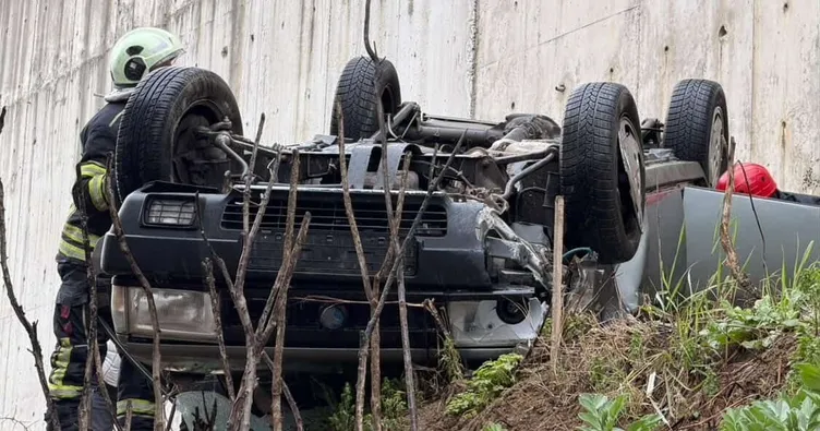 Bartın’da feci kaza! Otomobil, kayganlaşan yolda istinat duvarını aşarak düştü; 1 yaralı