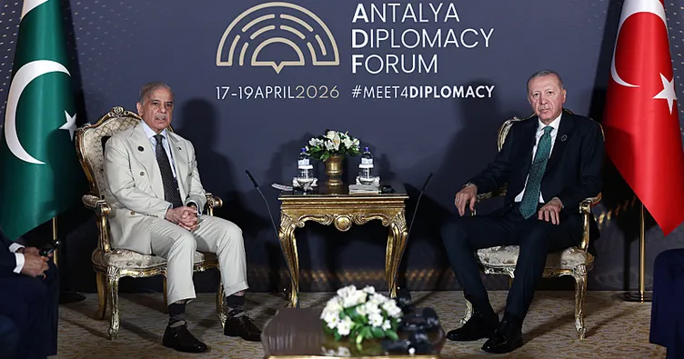 Başkan Recep Tayyip Erdoğan Pakistan Başbakanı Şerif ile bir araya geldi