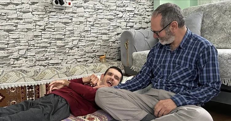 O görüntüler çok konuşulmuştu: Engelli oğlu için yaptıkları takdir topladı! Pencereden dışarı baksın diye…