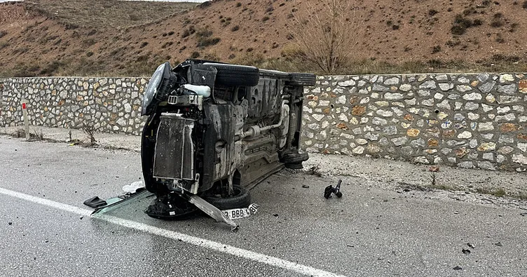 Çorum’da devrilen otomobildeki 5 kişi yaralandı