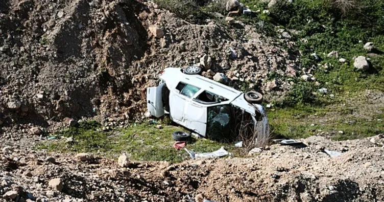 Denizli’de otomobil boş araziye uçtu: 4 yaralı