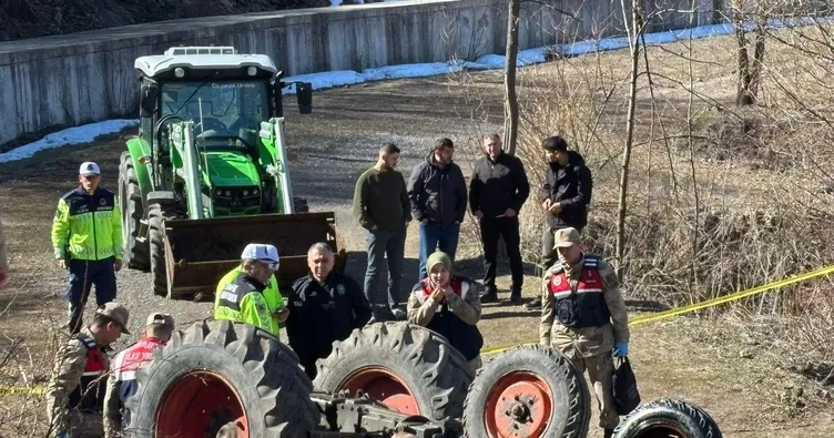 Devrilen traktör sürücüsü hayatını kaybetti