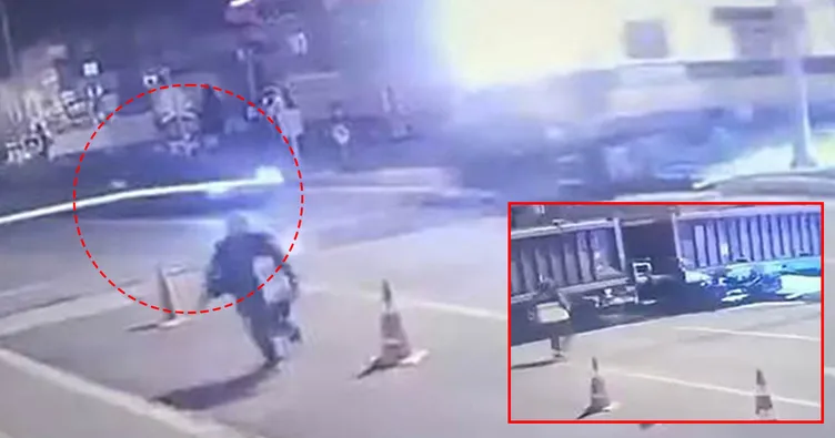 Diyarbakır’da korkutan kaza! Otomobil trene ok gibi saplandı: Feci çarpışma güvenlik kamerasına yansıdı!