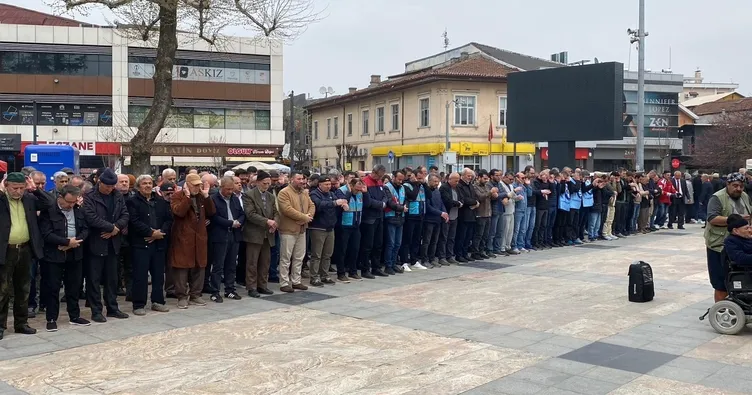 Düzce’de hayatını kaybeden öğretmen ve öğrenciler için gıyabi cenaze namazı kılındı