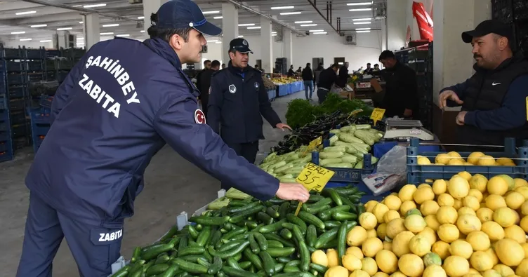 Elmanın çürüğünü etiketle saklamış