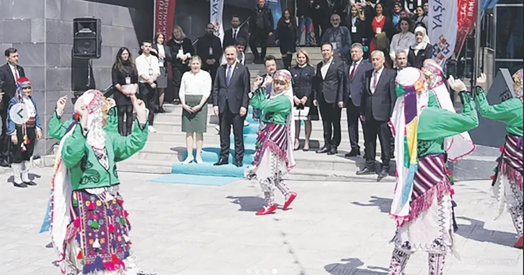 Güller diyarı sanatla kucaklaştı