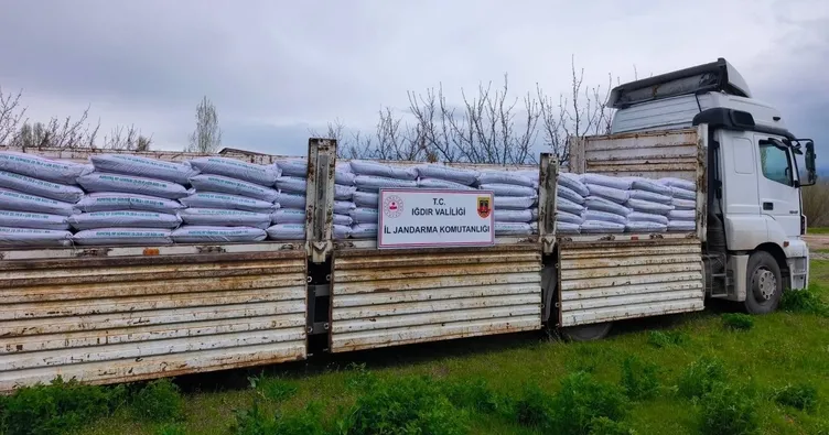 Iğdır’da 30 ton kaçak gübreyi satmaya çalışan 2 şüpheli yakalandı