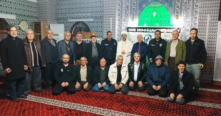 İhbar üzerine gelen polis ekiplerine camide sürpriz