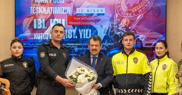 İzmir Cumhuriyet Başsavcısı Ali Yeldan polis memurlarını misafir etti