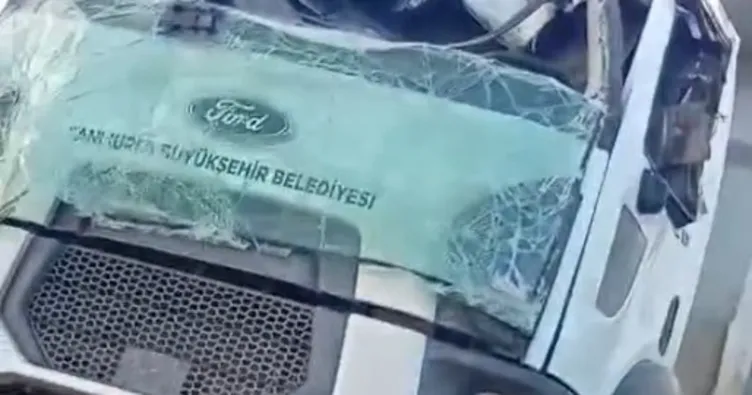 Harran’da işçi kamyonu şarampole devrildi