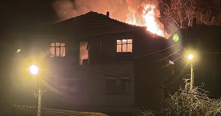 Karabük’te 3 katlı müstakil evde yangın: 1 kişi dumandan etkilendi!