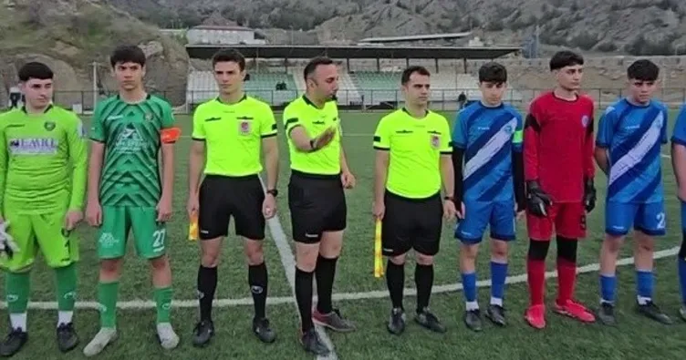 Kenarda sağlık görevlisi bulamayan hakem maçı tatil etti