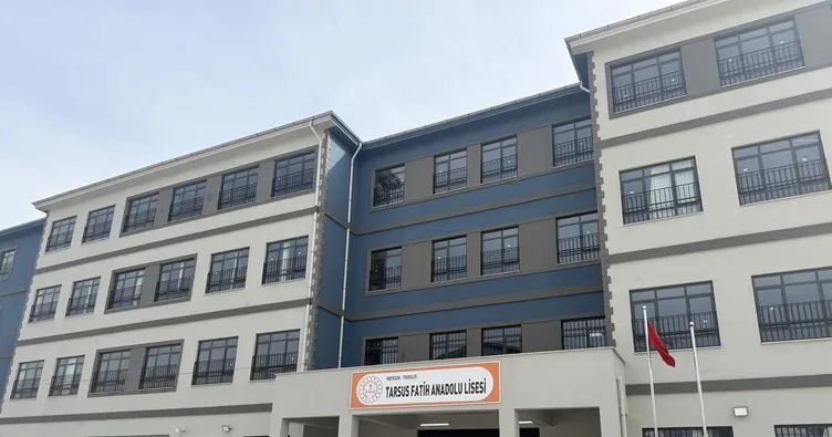 Mersin’de akılalmaz olay: Lisede silahla yakalandı!