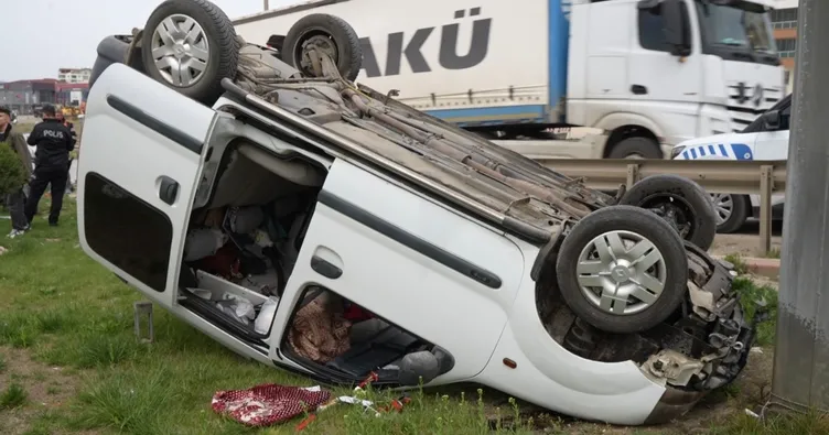 Motosiklete çarpan hafif ticari araç takla attı