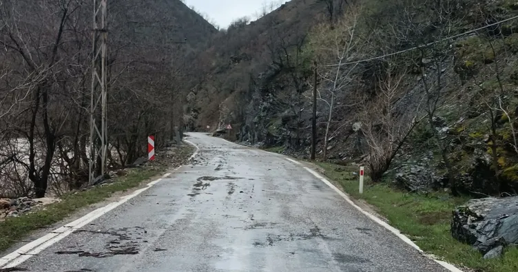 Munzur Çayı’nın taşması sonucu kapan Tunceli-Ovacık karayolu ulaşıma açıldı