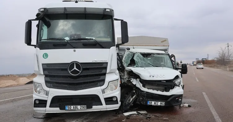 Nevşehir’de korkutan kaza: TIR ile kamyonet çarpıştı, 2 yaralı