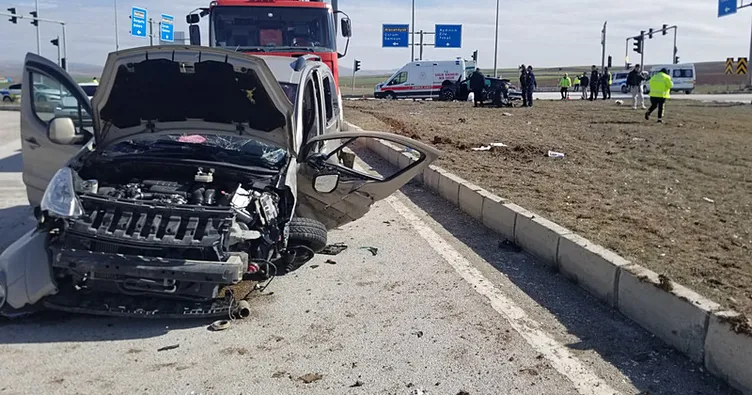 Otomobille hafif ticari aracın çarpıştığı kaza kamerada; 1’i çocuk, 6 yaralı
