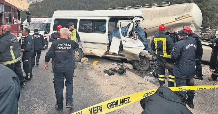 Otoyolda can pazarı: 7 ölü, 7 kişi yaralı