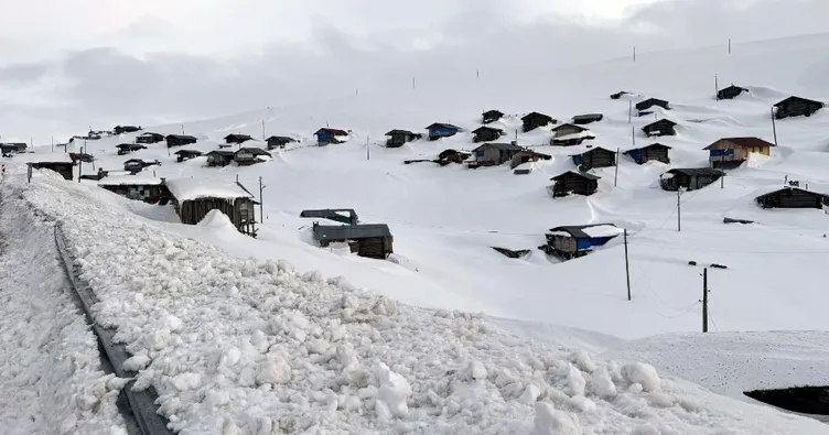 Sahara geçidi beyaza büründü: Yaylalar kara gömüldü