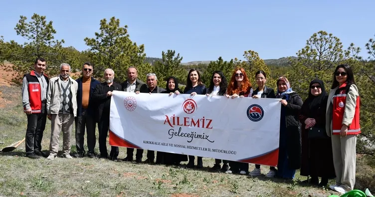 Şehit aileleri ve gaziler fidan dikti