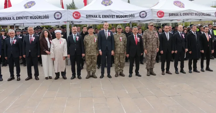 Şırnak’ta Polis Haftası etkinlikleri kapsamında şehitler anıtına karanfil bırakıldı